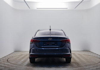Подержанный автомобиль Hyundai Solaris Sedan 2021 года (6 фото)