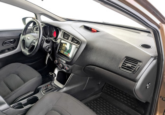 Подержанный автомобиль Kia Ceed Wagon 2017 года (11 фото)