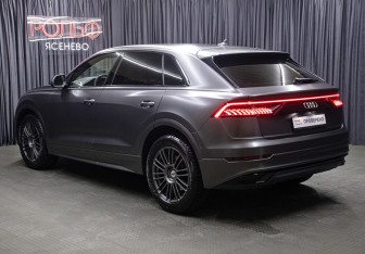 Подержанный автомобиль Audi Q8 2020 года (7 фото)