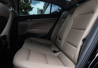 Подержанный автомобиль Hyundai Elantra Sedan 2018 года (8 фото)