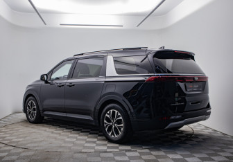 Подержанный автомобиль Kia Carnival 2020 года (6 фото)