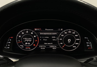 Подержанный автомобиль Audi Q7 2015 года (32 фото)