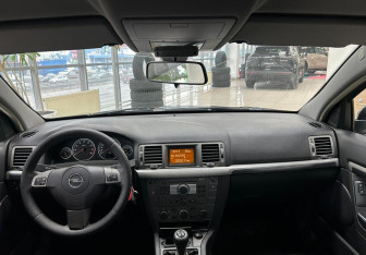 Подержанный автомобиль Opel Vectra Sedan 2006 года (13 фото)