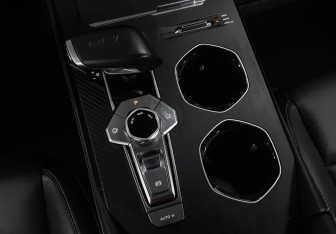 Подержанный автомобиль Changan UNI-K 2023 года (15 фото)