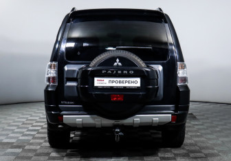 Подержанный автомобиль Mitsubishi Pajero 2012 года (6 фото)