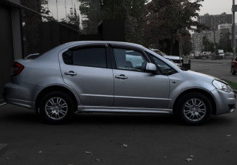 Подержанный автомобиль Suzuki SX4 Sedan 2010 года (4 фото)
