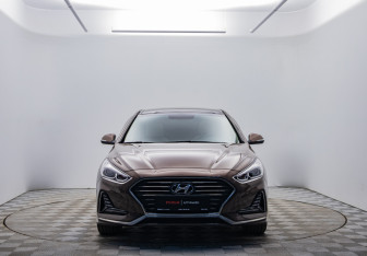 Подержанный автомобиль Hyundai Sonata 2019 года (2 фото)