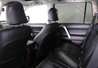 Подержанный автомобиль Toyota Land Cruiser Prado 2013 года (12 фото)