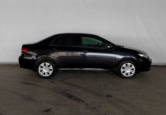 Подержанный автомобиль Toyota Corolla Sedan 2010 года (8 фото)