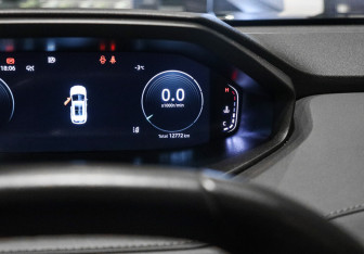 Подержанный автомобиль Changan UNI-S 2024 года (25 фото)