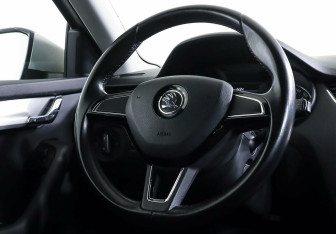 Подержанный автомобиль Skoda Octavia Liftback 2015 года (11 фото)