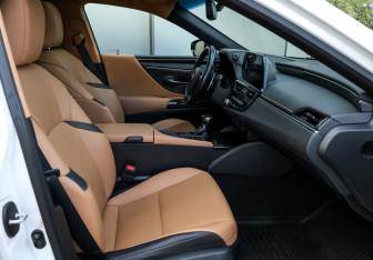 Подержанный автомобиль Lexus ES 2021 года (10 фото)