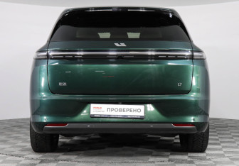 Подержанный автомобиль LiXiang L7 2023 года (6 фото)