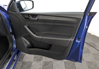 Подержанный автомобиль Skoda Rapid Liftback 2019 года (25 фото)