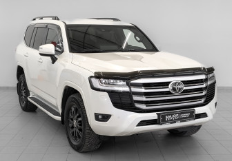 Подержанный автомобиль Toyota Land Cruiser Suv 2021 года (3 фото)