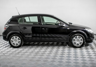 Подержанный автомобиль Opel Astra Hatchback 2008 года (4 фото)