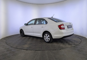 Подержанный автомобиль Skoda Rapid Liftback 2019 года (7 фото)