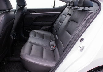 Подержанный автомобиль Hyundai Elantra Sedan 2019 года (11 фото)
