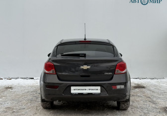 Подержанный автомобиль Chevrolet Cruze Hatchback 2013 года (6 фото)