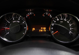 Подержанный автомобиль Peugeot 3008 2011 года (11 фото)