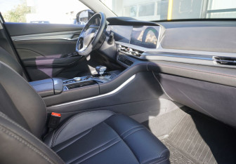 Подержанный автомобиль Changan CS75PLUS 2023 года (11 фото)