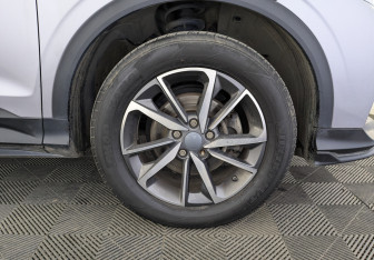 Подержанный автомобиль Geely Coolray 2022 года (11 фото)