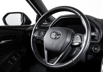 Подержанный автомобиль Toyota Avalon 2022 года (13 фото)