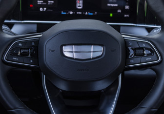 Подержанный автомобиль Geely Atlas 2024 года (11 фото)