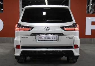 Подержанный автомобиль Lexus LX 2019 года (6 фото)