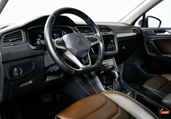 Подержанный автомобиль Volkswagen Tiguan 2021 года (10 фото)