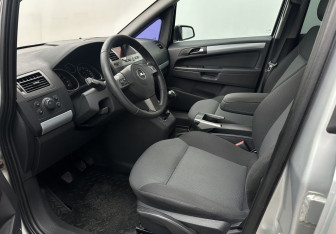 Подержанный автомобиль Opel Zafira Compactvan 2007 года (9 фото)