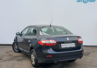 Подержанный автомобиль Renault Fluence 2012 года (7 фото)