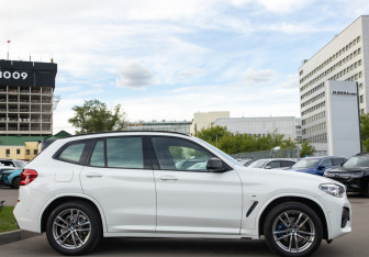 Подержанный автомобиль BMW X3 2021 года (3 фото)