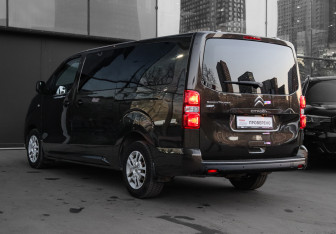 Подержанный автомобиль Citroen SpaceTourer 2018 года (6 фото)