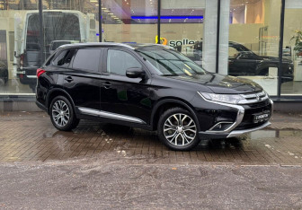 Подержанный автомобиль Mitsubishi Outlander 2018 года (3 фото)