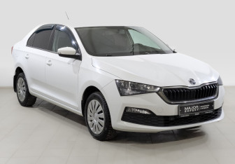 Подержанный автомобиль Skoda Rapid Liftback 2021 года (3 фото)