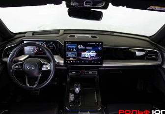 Подержанный автомобиль GAC GS8 2023 года (13 фото)