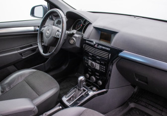 Подержанный автомобиль Opel Astra Hatchback 2013 года (10 фото)