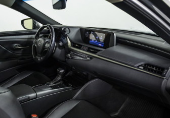 Подержанный автомобиль Lexus ES 2021 года (8 фото)
