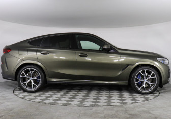 Подержанный автомобиль BMW X6 2021 года (3 фото)