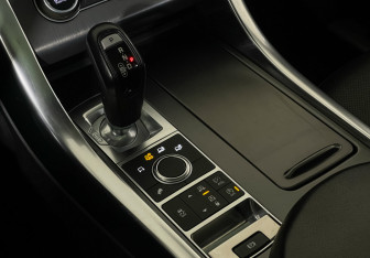 Подержанный автомобиль Land Rover Range Rover Sport 2016 года (16 фото)