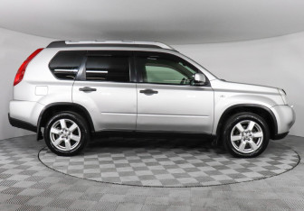 Подержанный автомобиль Nissan X-Trail 2008 года (4 фото)
