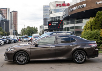 Подержанный автомобиль Toyota Camry Sedan 2019 года (6 фото)