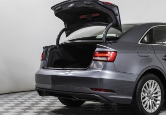 Подержанный автомобиль Audi A3 Sedan 2017 года (16 фото)