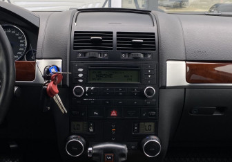 Подержанный автомобиль Volkswagen Touareg 2004 года (12 фото)