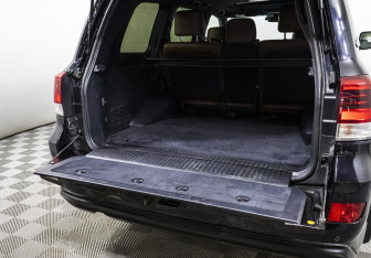 Подержанный автомобиль Toyota Land Cruiser Suv 2018 года (22 фото)