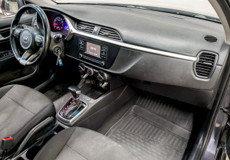 Подержанный автомобиль Kia Rio Hatchback 2021 года (11 фото)