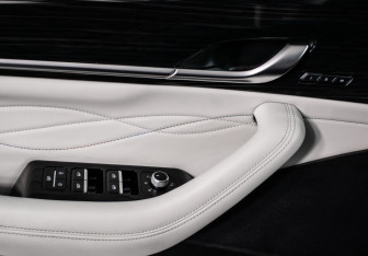 Подержанный автомобиль Geely Monjaro 2021 года (21 фото)