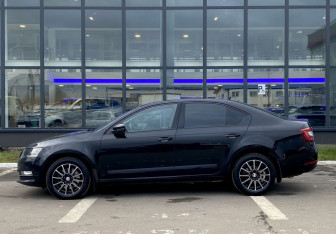 Подержанный автомобиль Skoda Octavia Liftback 2018 года (8 фото)