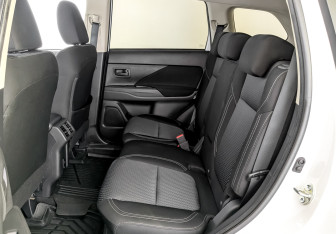 Подержанный автомобиль Mitsubishi Outlander 2020 года (12 фото)